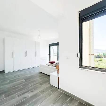 Apartment 1 Bedroom 968 *