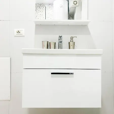 1 Bedroom 968 *