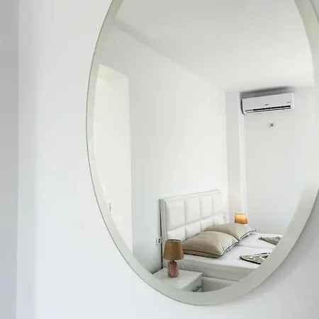Apartment 1 Bedroom 968 *