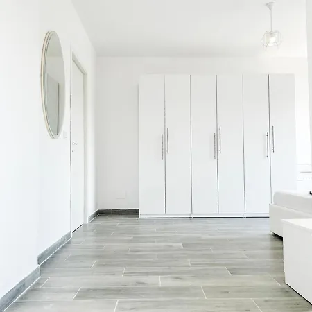 1 Bedroom 968 *