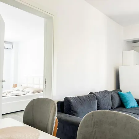 1 Bedroom 968 *