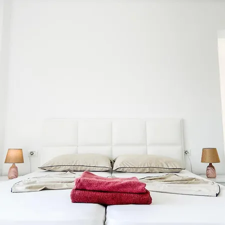 1 Bedroom 968 Apartment *