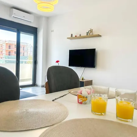 1 Bedroom 968 *