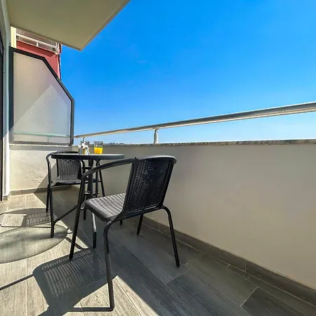 Apartment 1 Bedroom 968