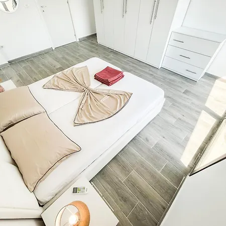 Apartment 1 Bedroom 968