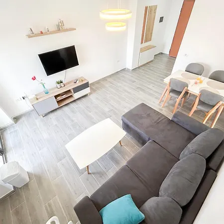 1 Bedroom 968 *